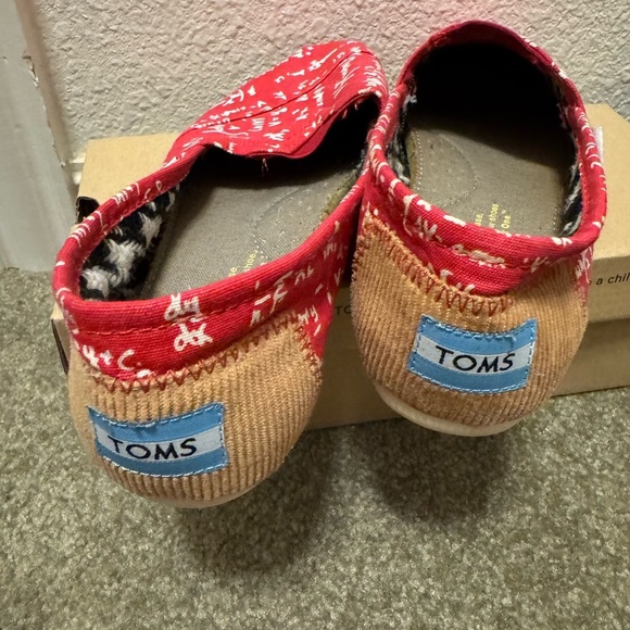 TOMS Red Calculus Canvas Slip-Ons with White Mathematical Pattern Sz 5.5 - Picture 6 of 6